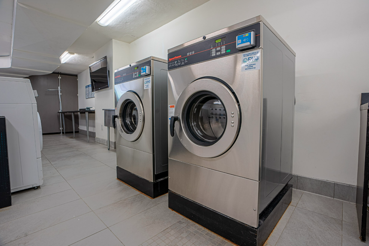 How to Manage Laundry Cost Without Sacrificing Cleanliness